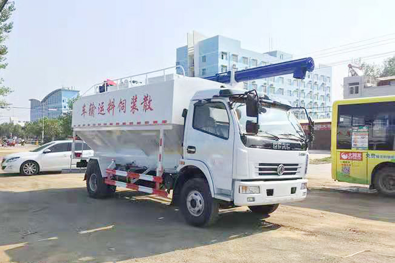 東風(fēng)大多利卡散裝飼料運輸車（飼料車）